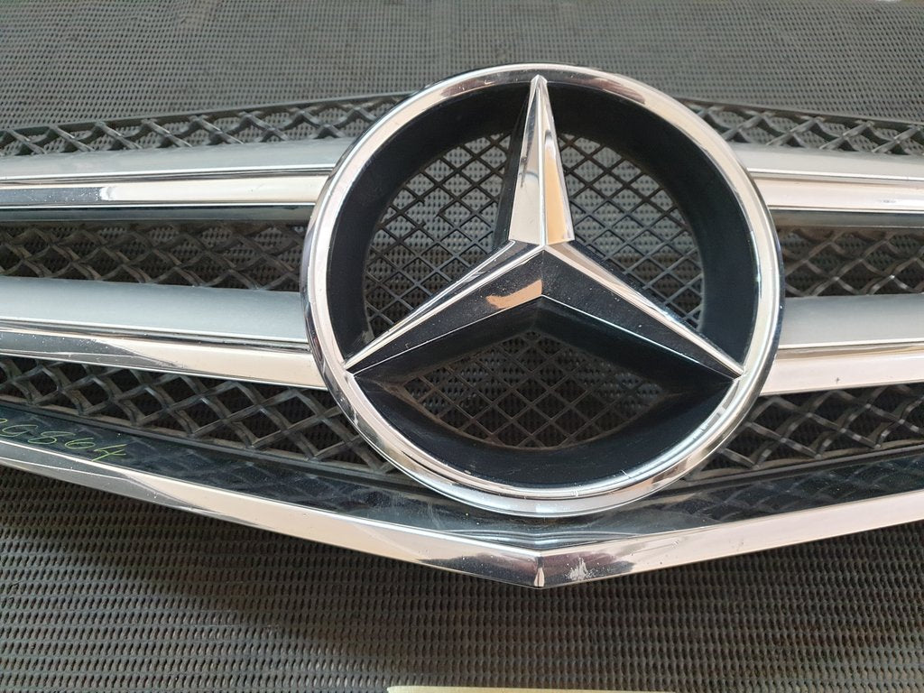 Mercedes-Benz E-Class Coupe C207 W207 Radiator Grille - Light Wear and Tear. Pitting in Chrome