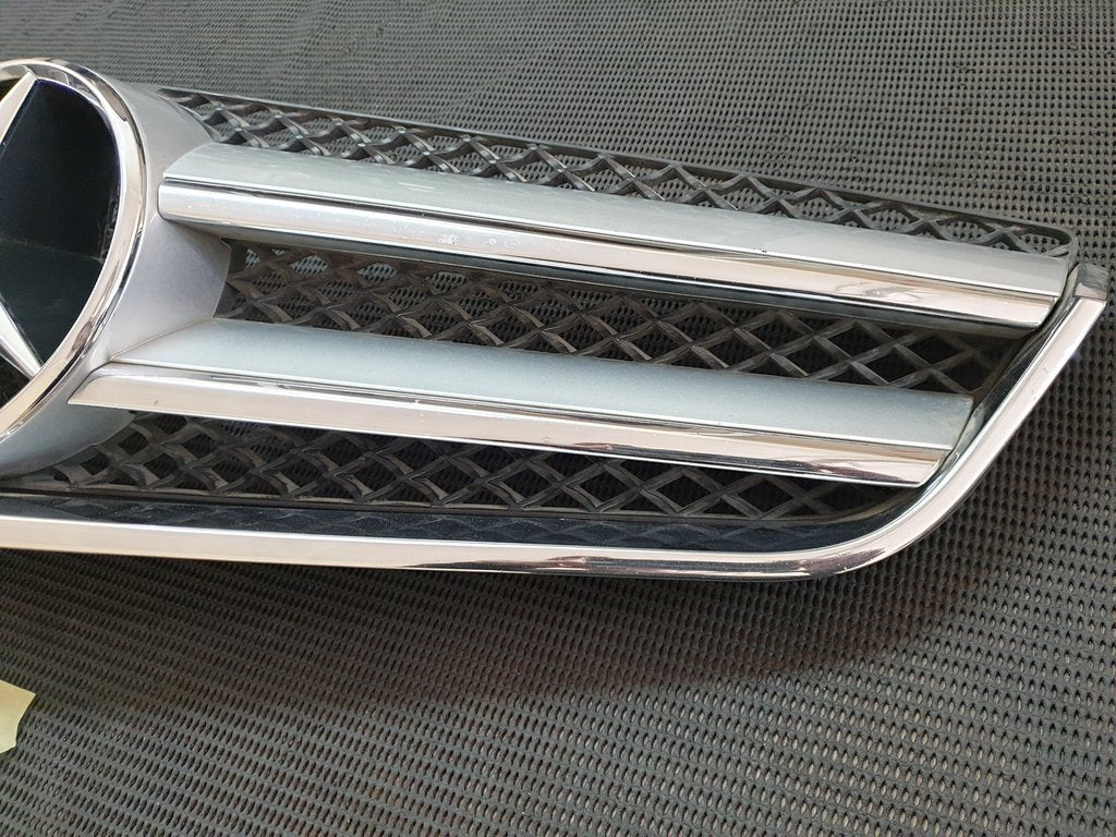 Mercedes-Benz E-Class Coupe C207 W207 Radiator Grille - Light Wear and Tear. Pitting in Chrome