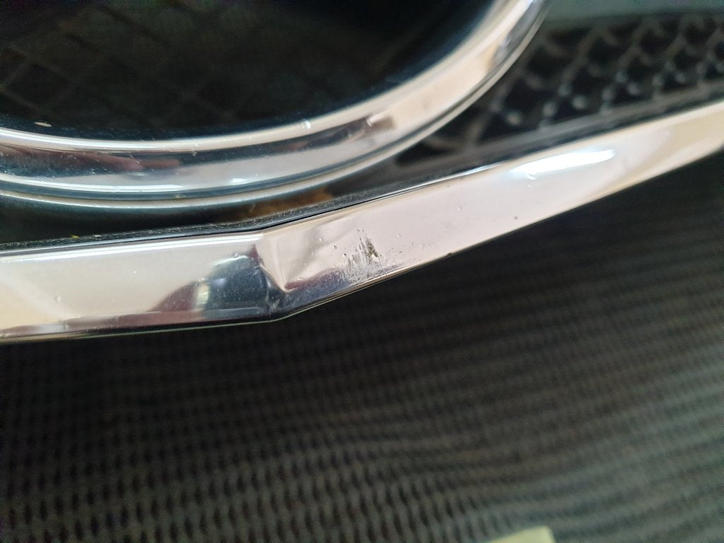 Mercedes-Benz E-Class Coupe C207 W207 Radiator Grille - Light Wear and Tear. Pitting in Chrome