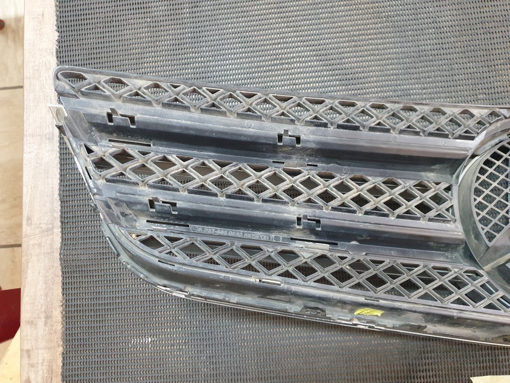 Mercedes-Benz E-Class Coupe C207 W207 Radiator Grille - Light Wear and Tear. Pitting in Chrome