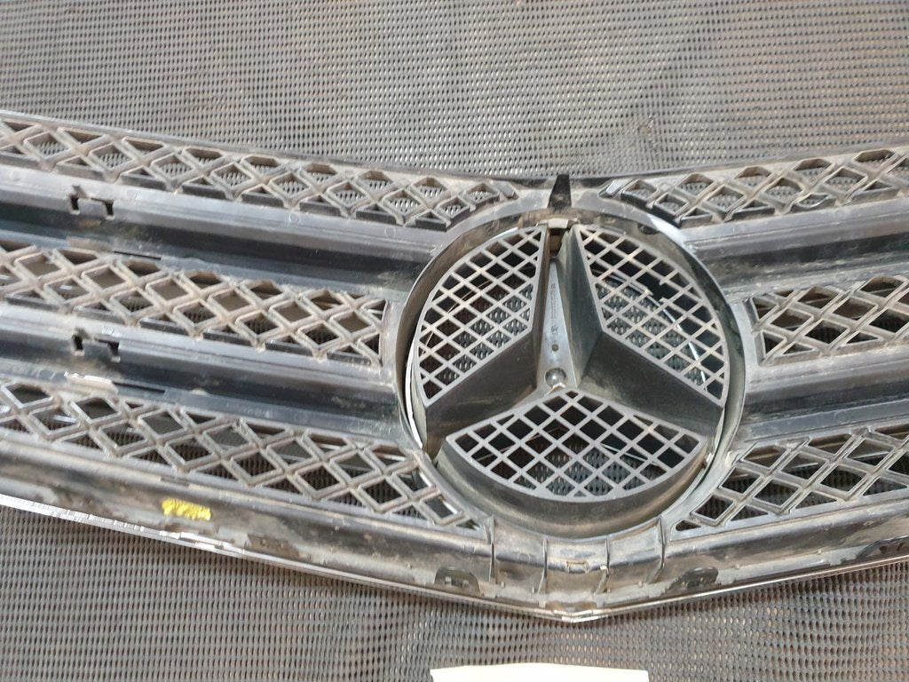 Mercedes-Benz E-Class Coupe C207 W207 Radiator Grille - Light Wear and Tear. Pitting in Chrome
