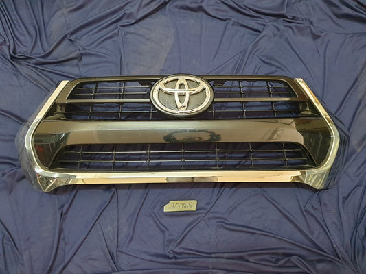 Toyota Hilux Radiator Grille - Light Wear and Tear, Small scratches