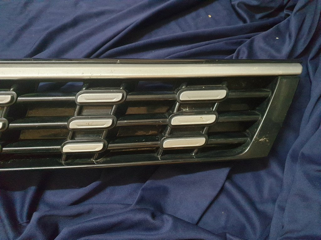 Mahindra XUV300 Radiator Grille - Wear and Tear, Scratches