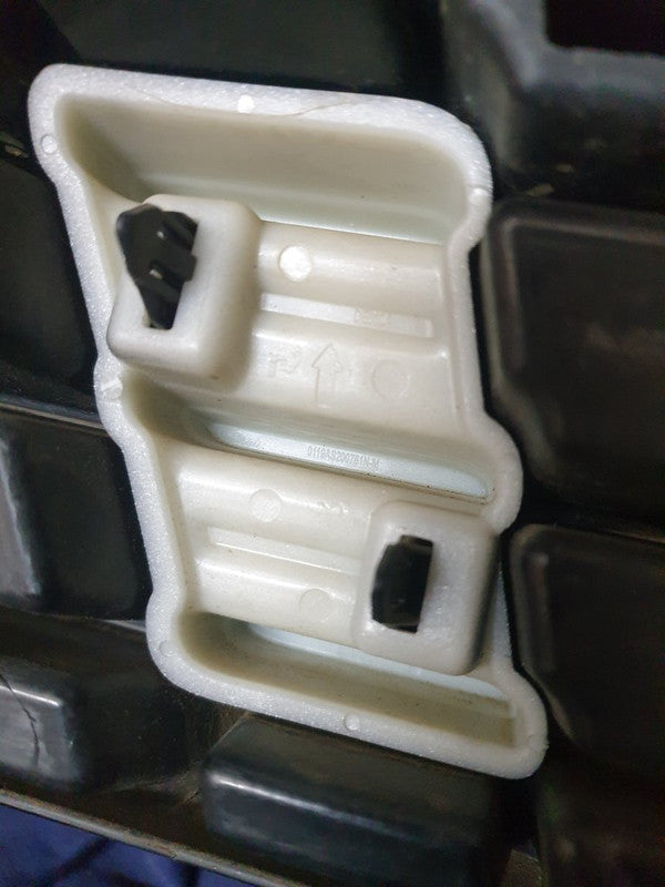 Mahindra XUV300 Radiator Grille - Wear and Tear, Scratches