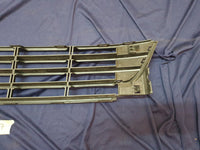 Volkswagen Polo Front Bumper Lower Center Grille - Crack