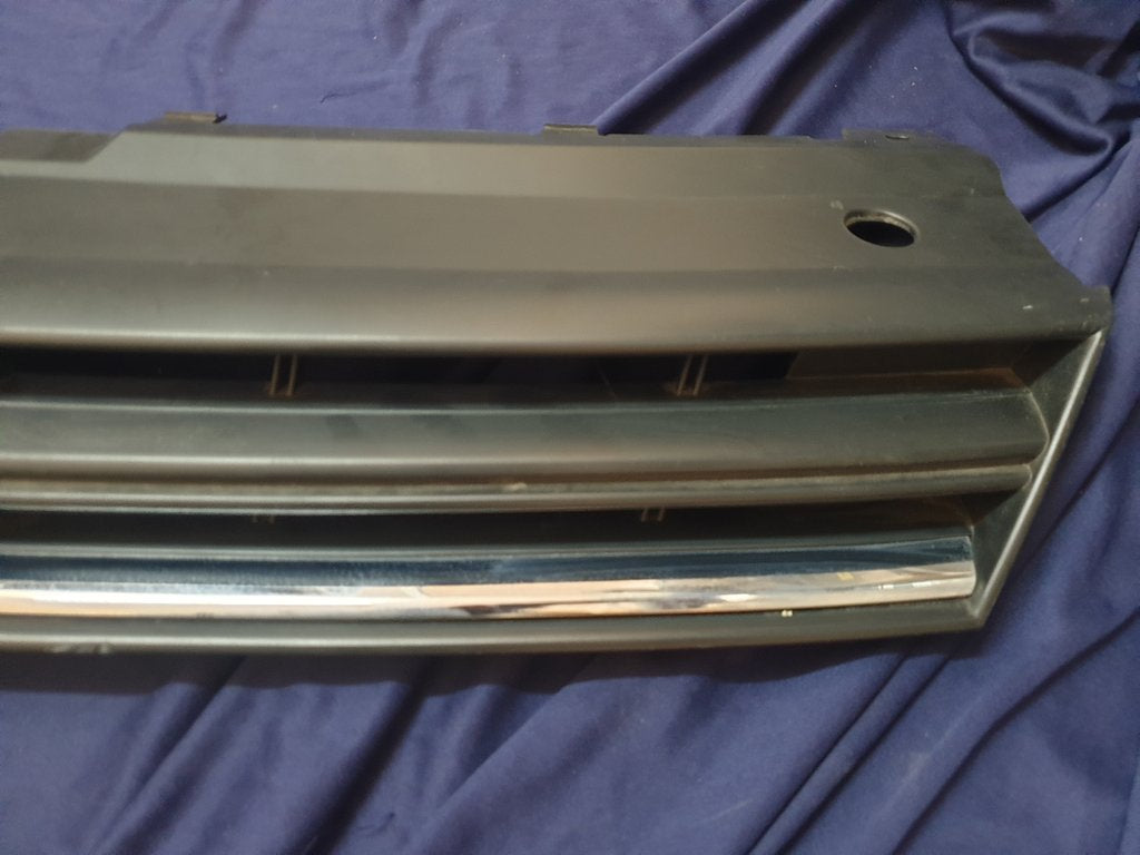 Volkswagen Polo 2018, 2019, 2020, 2021, 2022, 2023 Radiator Grille - Deep abrasion, Wear and Tear, Broken badge