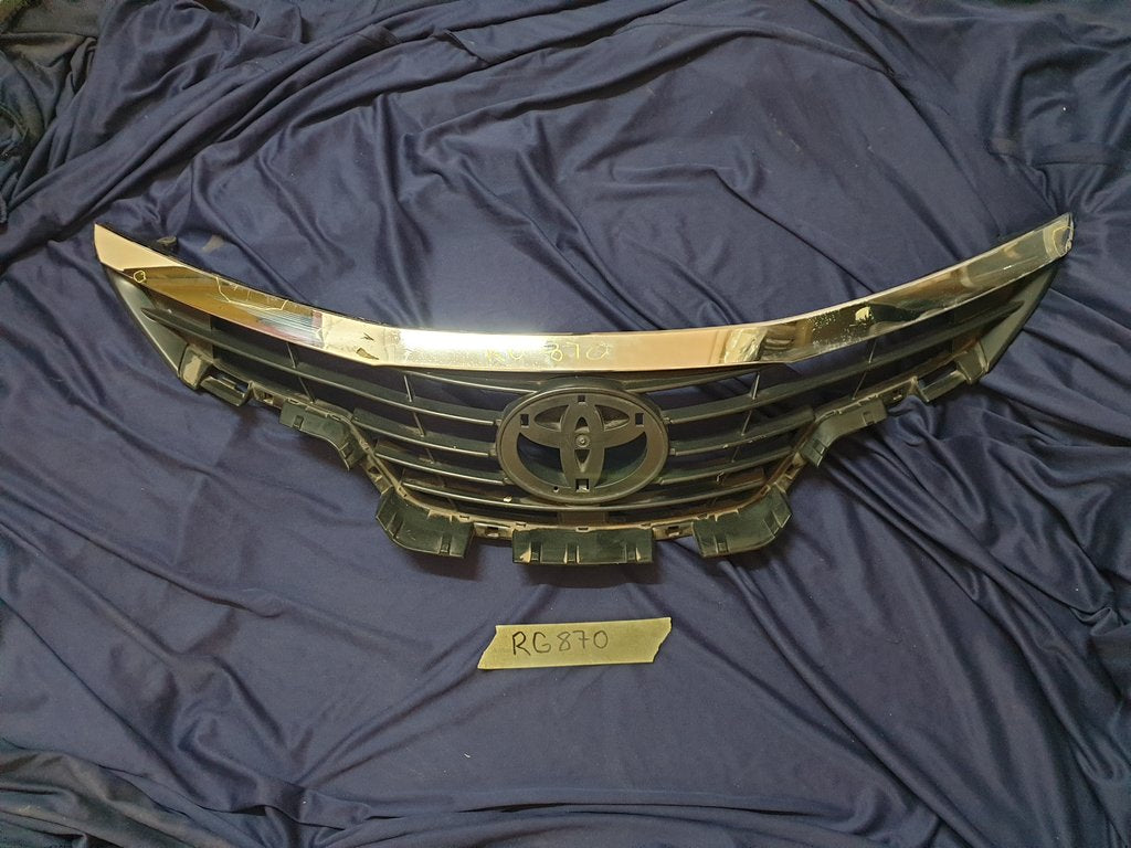 Toyota Etios Radiator Grille - Wear and Tear, No bottom chrome, Chrome scratched