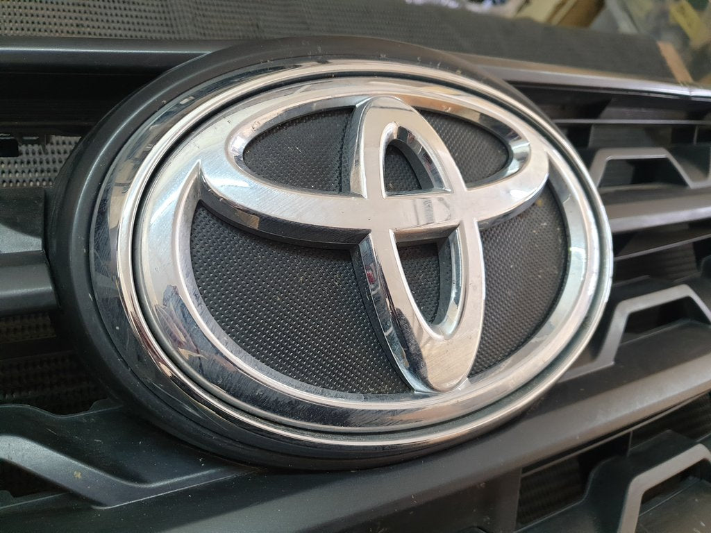 Toyota Fortuner Radiator Grille - Wear and Tear, Chips, Crack