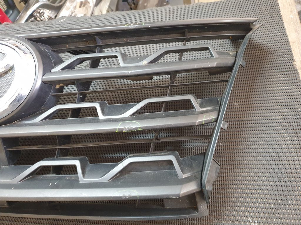 Toyota Fortuner Radiator Grille - Wear and Tear, Chips, Crack