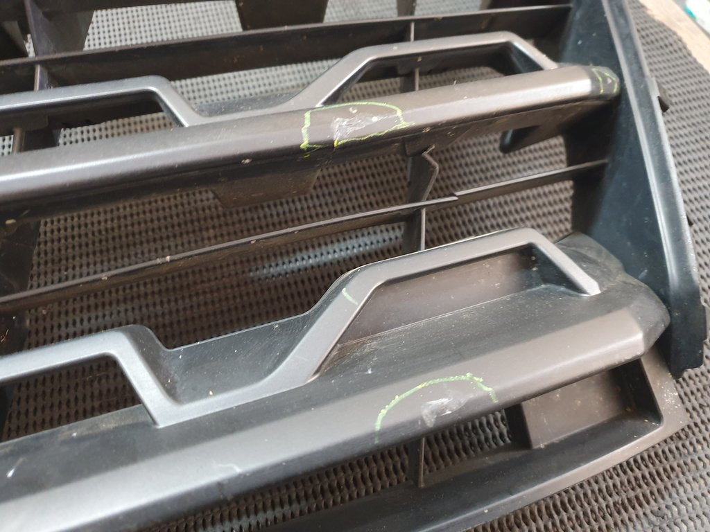 Toyota Fortuner Radiator Grille - Wear and Tear, Chips, Crack