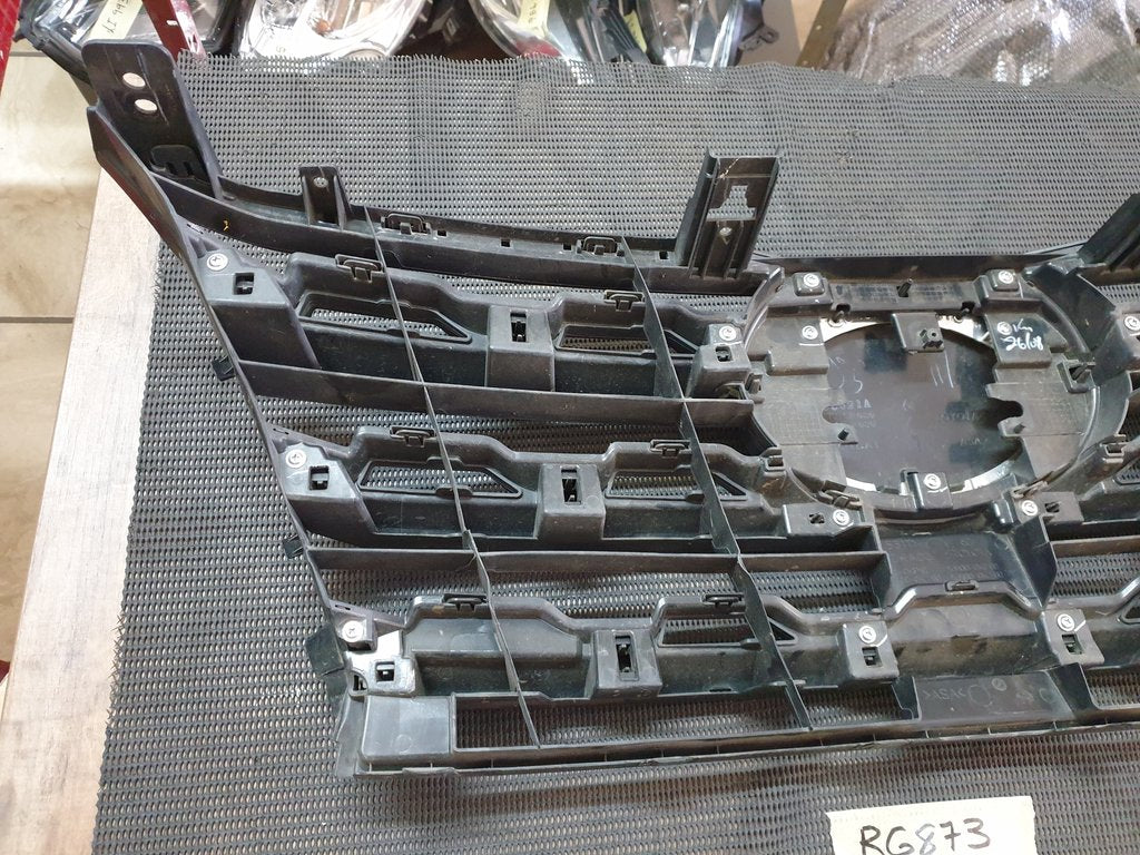Toyota Fortuner Radiator Grille - Wear and Tear, Chips, Crack