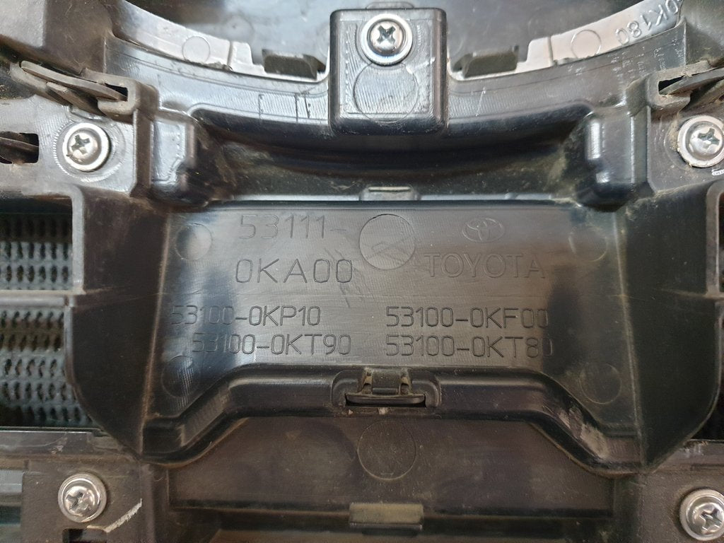 Toyota Fortuner Radiator Grille - Wear and Tear, Chips, Crack