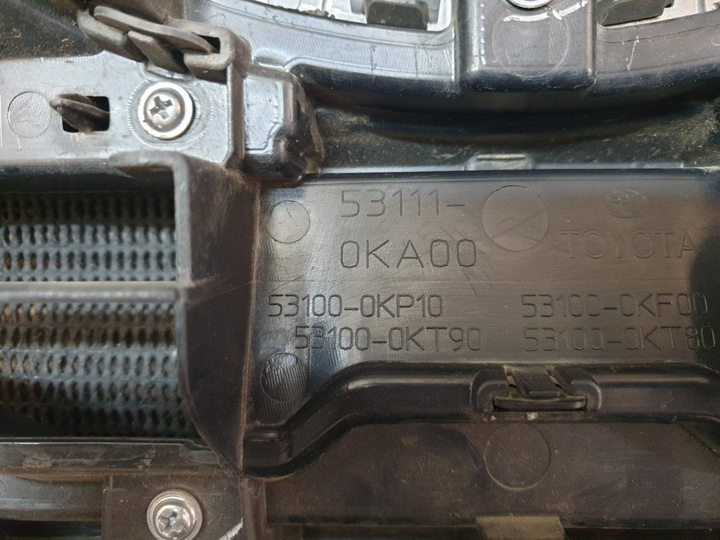 Toyota Fortuner Radiator Grille - Wear and Tear, Chips, Crack