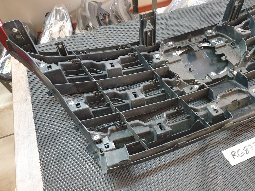 Toyota Fortuner Radiator Grille - Wear and Tear, Chips, Crack