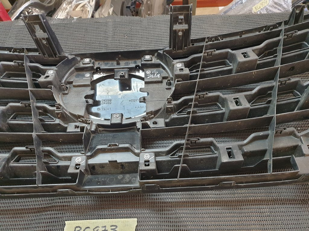 Toyota Fortuner Radiator Grille - Wear and Tear, Chips, Crack