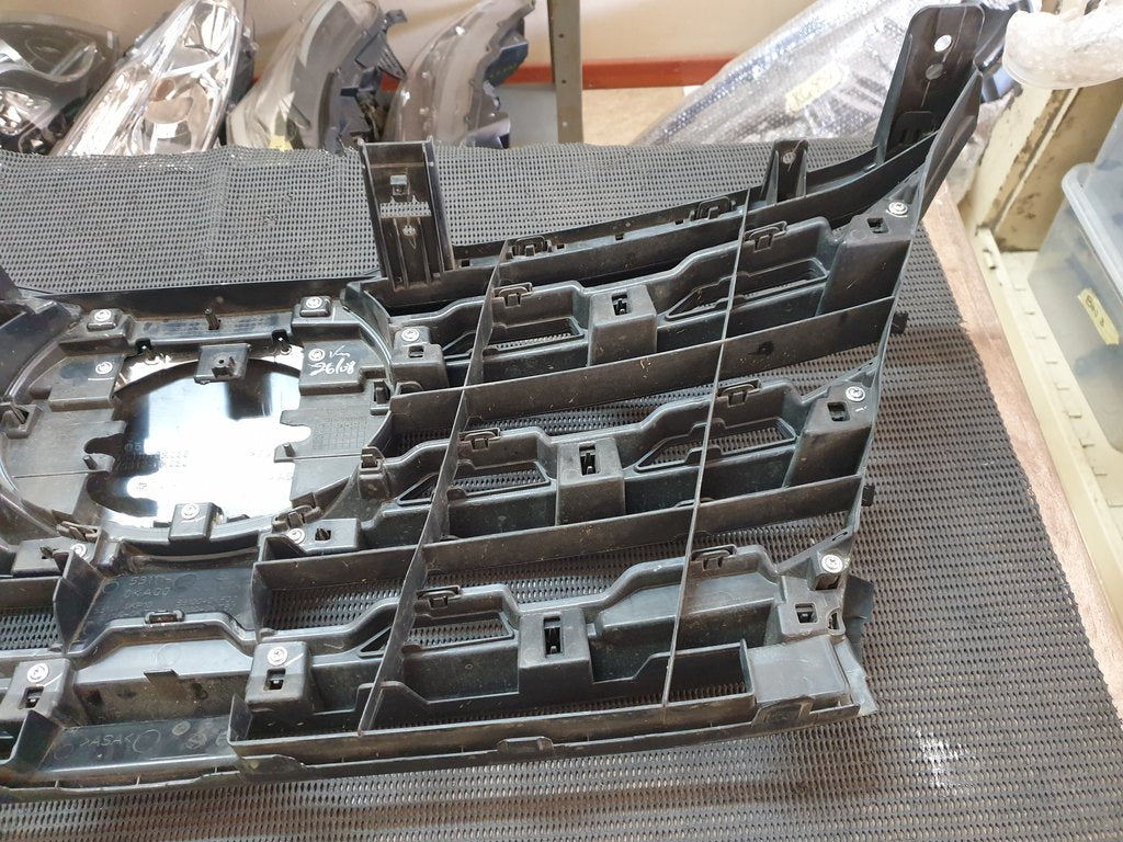 Toyota Fortuner Radiator Grille - Wear and Tear, Chips, Crack