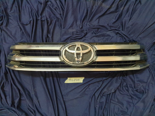 Toyota Hilux Radiator Grille - Light Wear and Tear