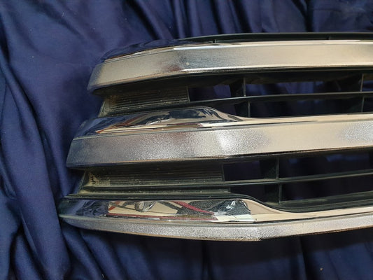 Toyota Hilux Radiator Grille - Light Wear and Tear