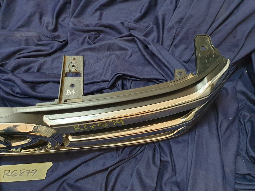 Toyota Hilux Radiator Grille - Light Wear and Tear