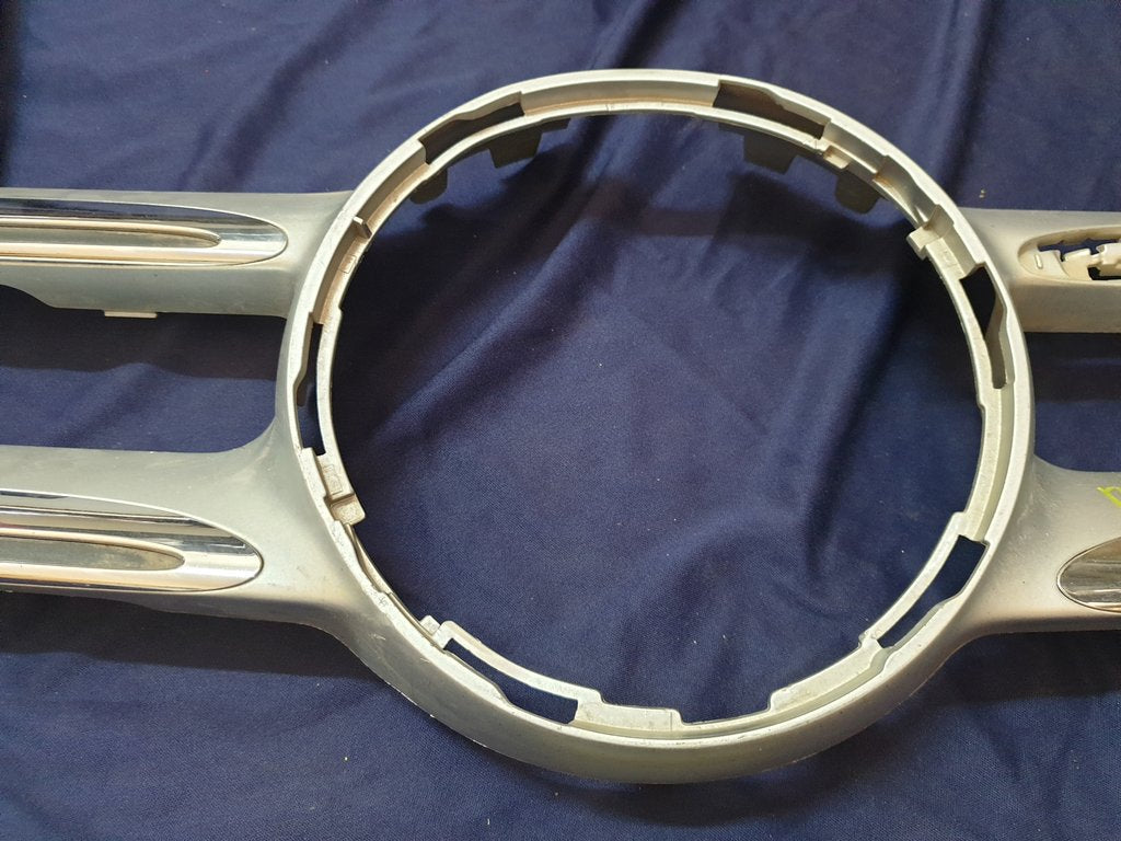 Mercedes-Benz E-Class W213 Radiator Grille - Wear and Tear, Missing chrome moulding
