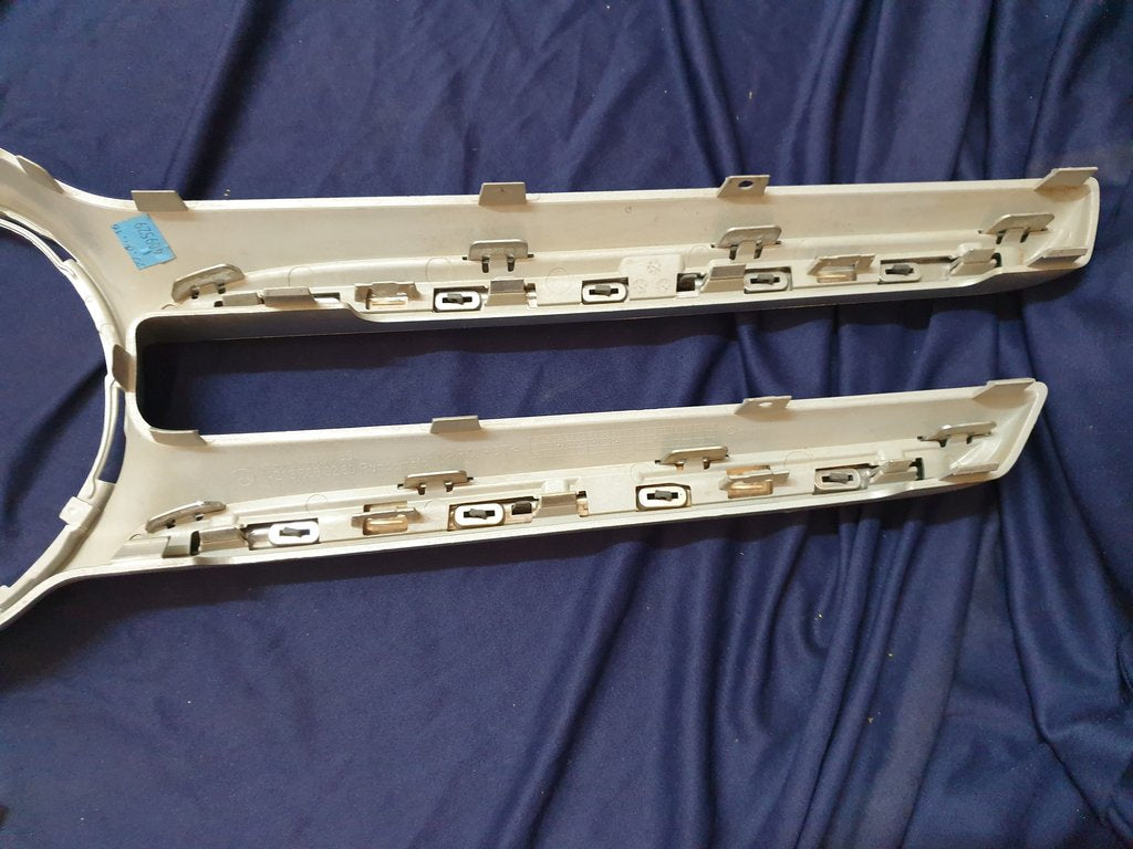 Mercedes-Benz E-Class W213 Radiator Grille - Wear and Tear, Missing chrome moulding