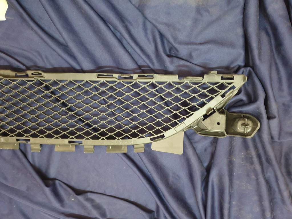 Mercedes-Benz C-Class W205 AMG Front Bumper Centre Mesh