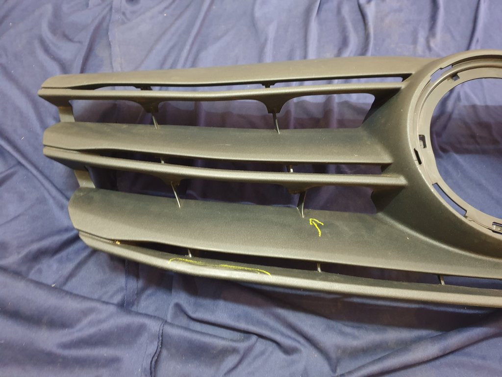 Mercedes-Benz V-Class Vito W447 Radiator Grille - Warped, paint spill