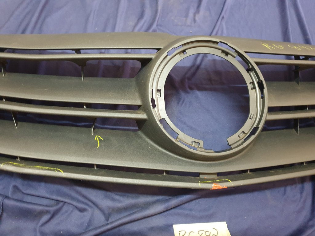 Mercedes-Benz V-Class Vito W447 Radiator Grille - Warped, paint spill