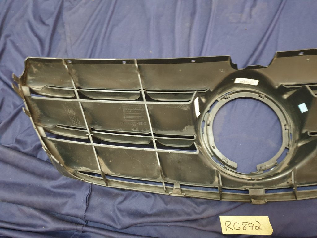 Mercedes-Benz V-Class Vito W447 Radiator Grille - Warped, paint spill