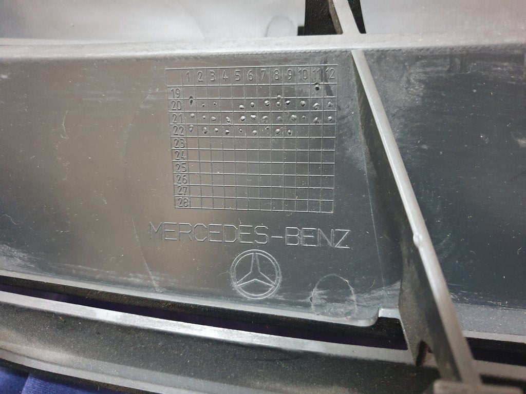 Mercedes-Benz V-Class Vito W447 Radiator Grille - Warped, paint spill