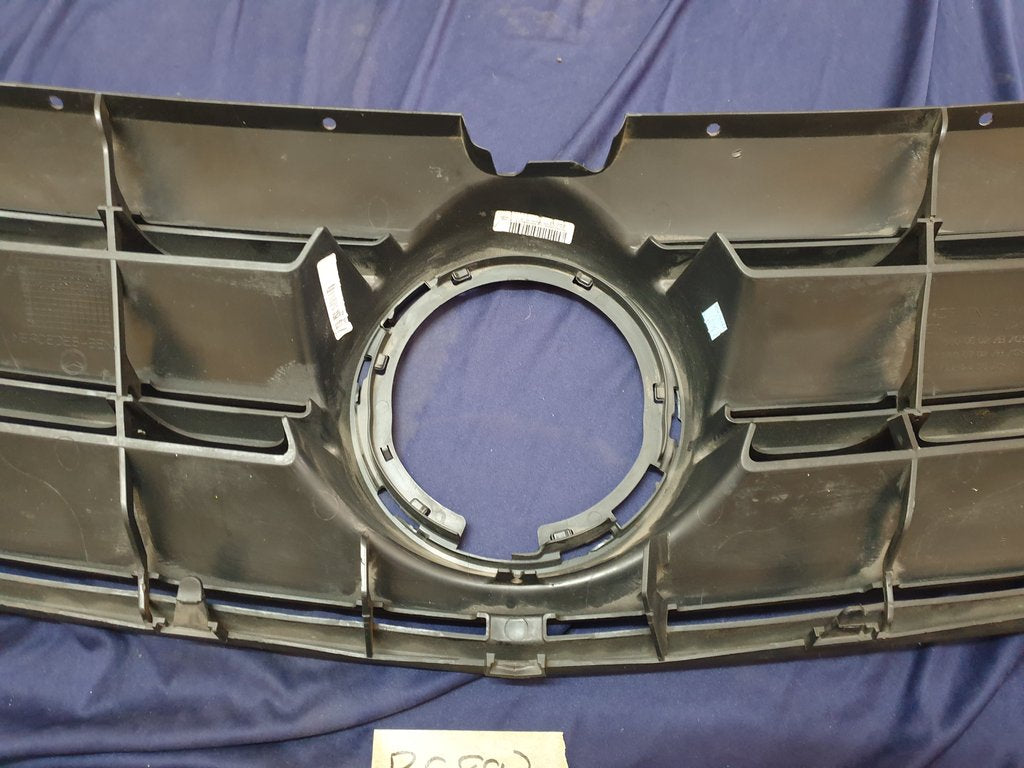 Mercedes-Benz V-Class Vito W447 Radiator Grille - Warped, paint spill