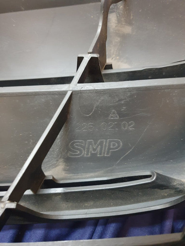 Mercedes-Benz V-Class Vito W447 Radiator Grille - Warped, paint spill