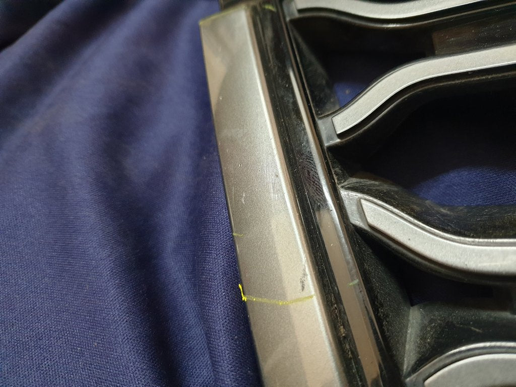 Land Rover Range Rover Radiator Grille - Light Wear and Tear