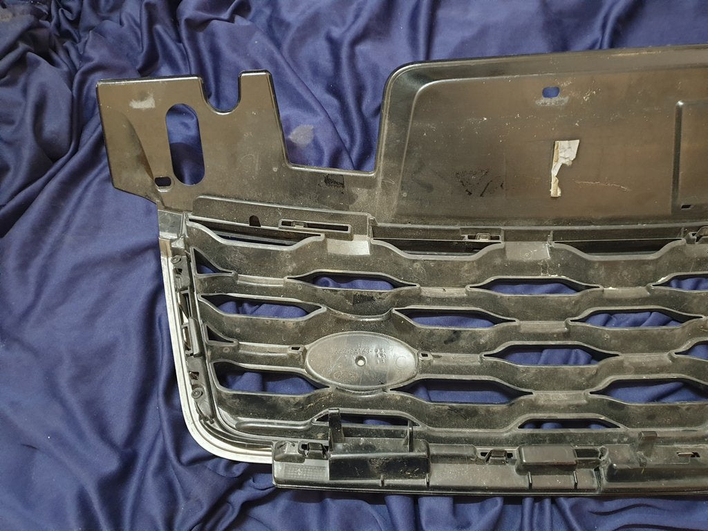 Land Rover Range Rover Radiator Grille - Light Wear and Tear
