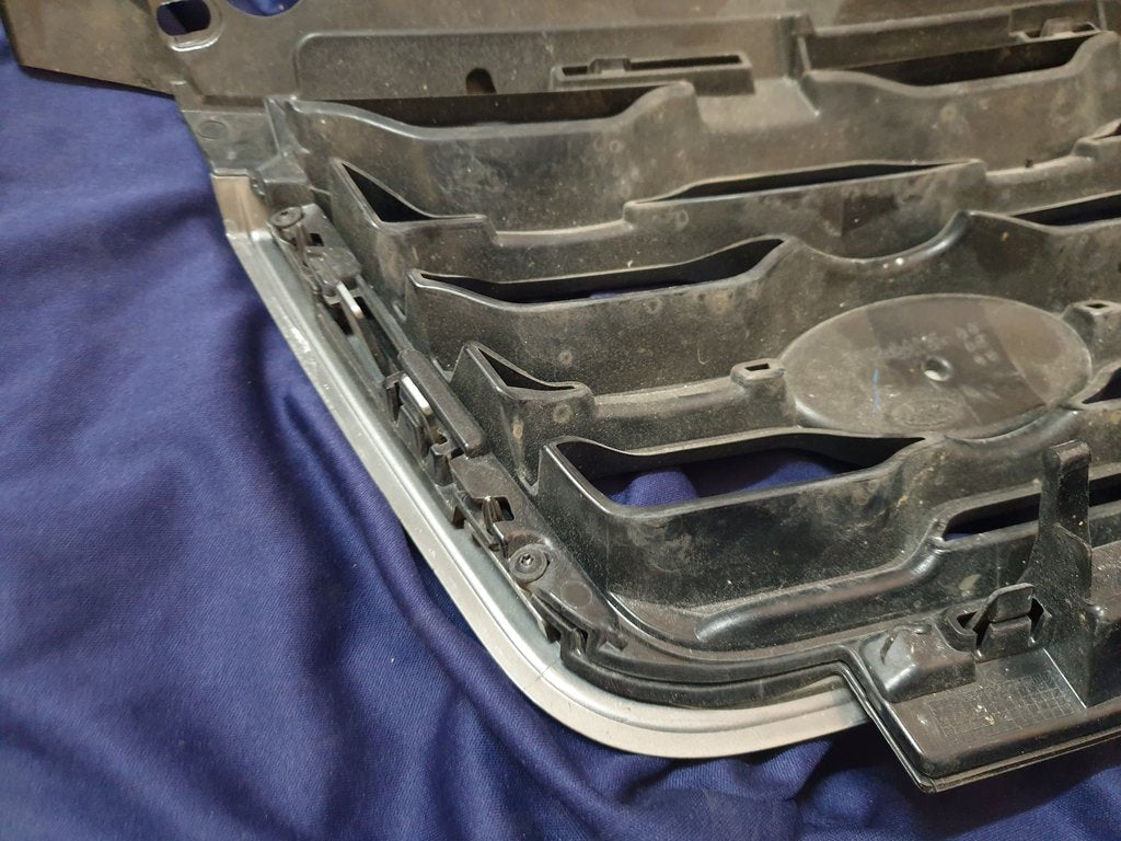Land Rover Range Rover Radiator Grille - Light Wear and Tear