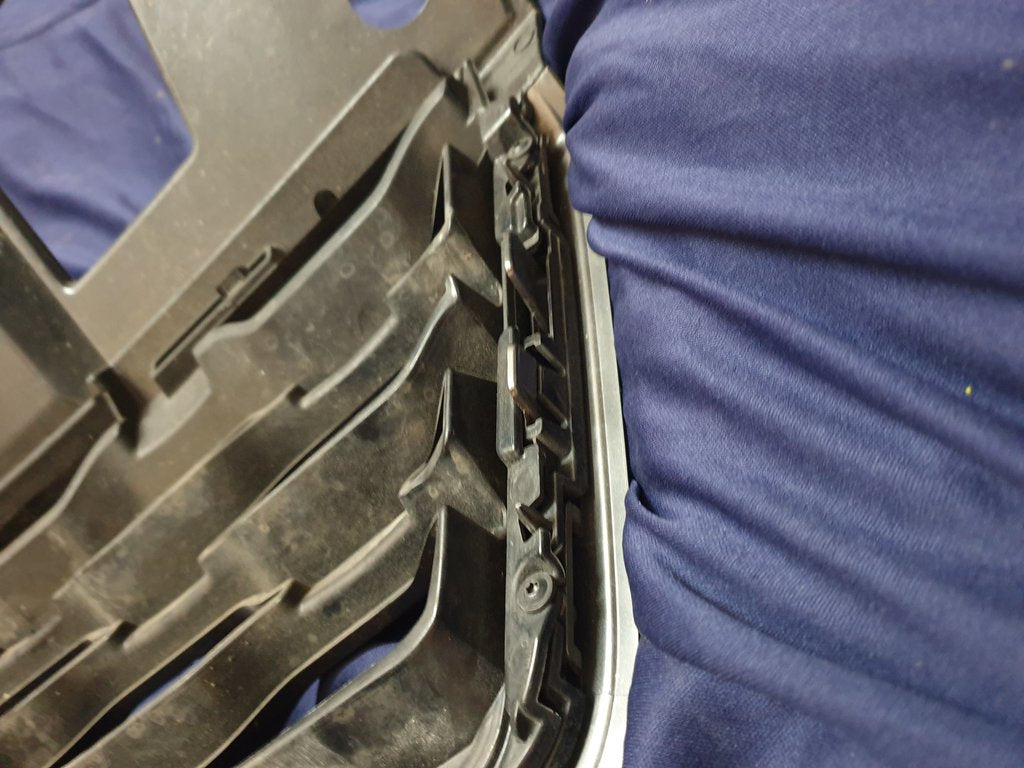 Land Rover Range Rover Radiator Grille - Light Wear and Tear