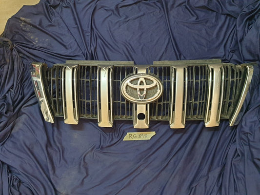 Toyota Land Cruiser Prado Radiator Grille - Wear and Tear, Scuffs