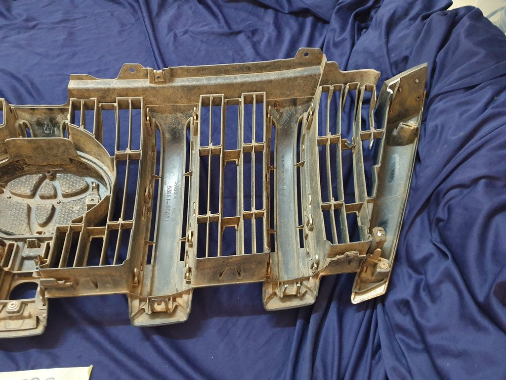 Toyota Land Cruiser Prado Radiator Grille - Wear and Tear, Scuffs