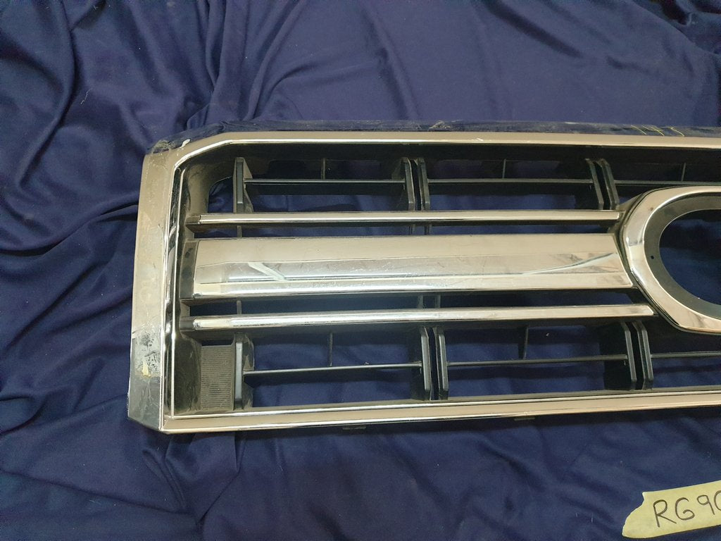Toyota Aftermarket Land Cruiser Radiator Grille - Light Wear and Tear