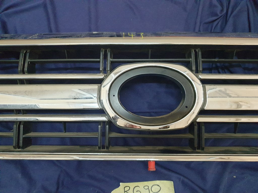 Toyota Aftermarket Land Cruiser Radiator Grille - Light Wear and Tear