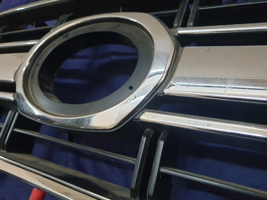 Toyota Aftermarket Land Cruiser Radiator Grille - Light Wear and Tear