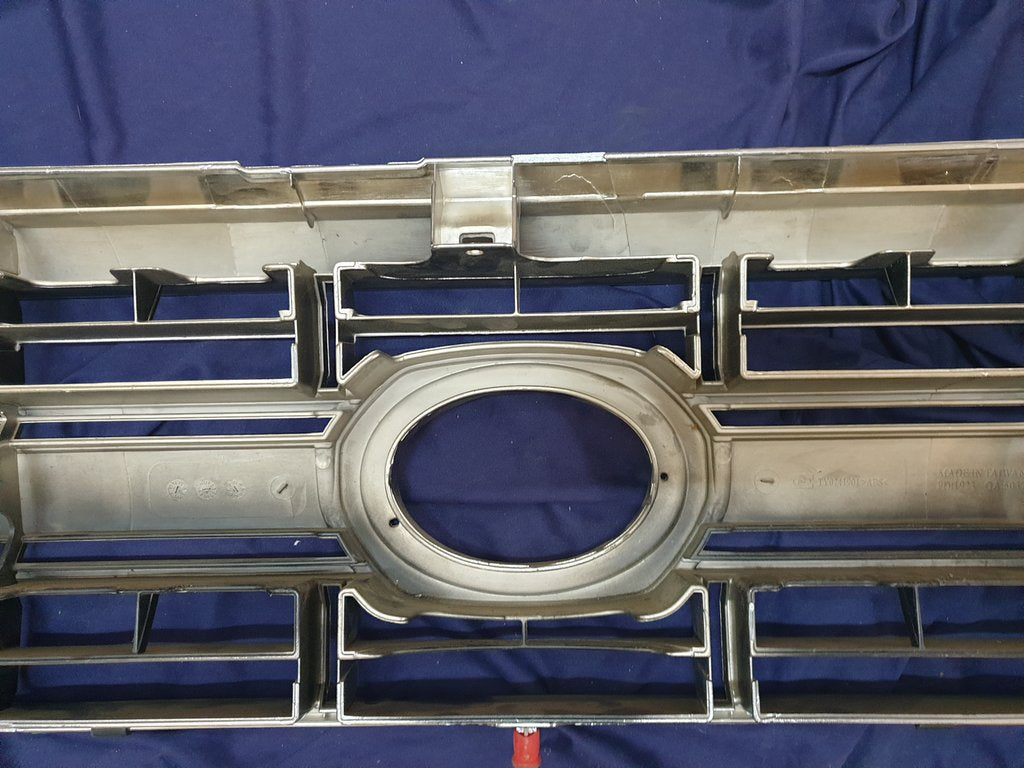 Toyota Aftermarket Land Cruiser Radiator Grille - Light Wear and Tear