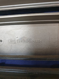 Toyota Aftermarket Land Cruiser Radiator Grille - Light Wear and Tear
