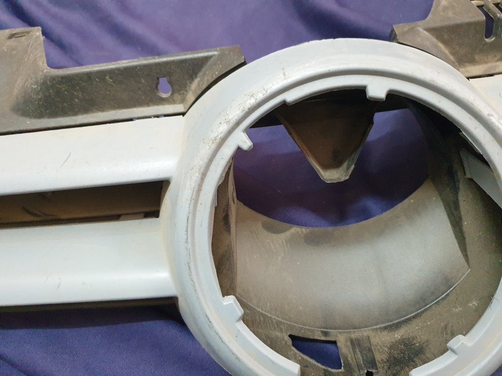 Volkswagen Aftermarket Golf V Mk5 Radiator Grille - Wear and Tear