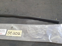 Toyota Hilux Centre Front Bonnet Rubber