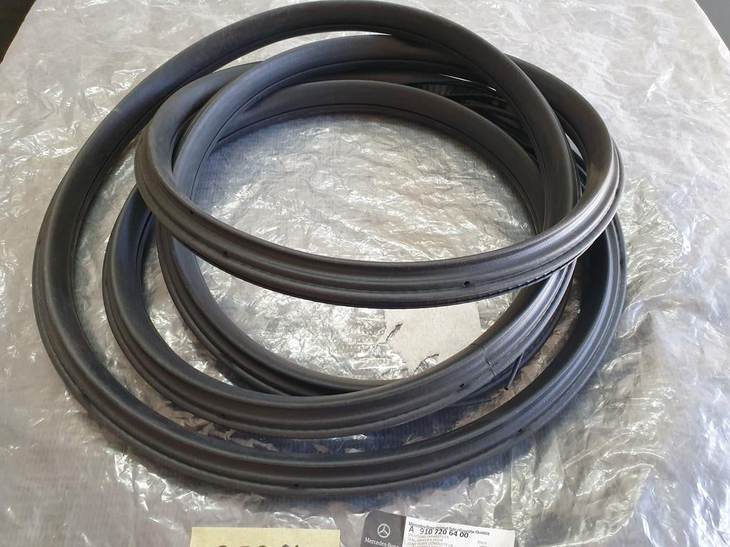 Mercedes-Benz Sprinter W907 Right Front Door Sealing Rubber