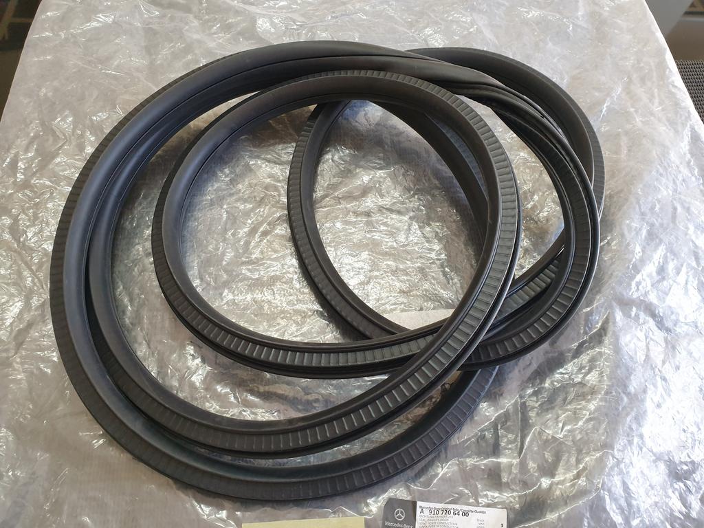 Mercedes-Benz Sprinter W907 Right Front Door Sealing Rubber