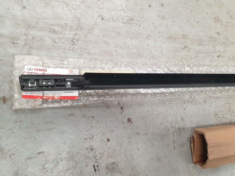 Original New Haval Jolion Pro 2025 Left Front Door Glass Outer Weather Strip Seal Chrome Moulding