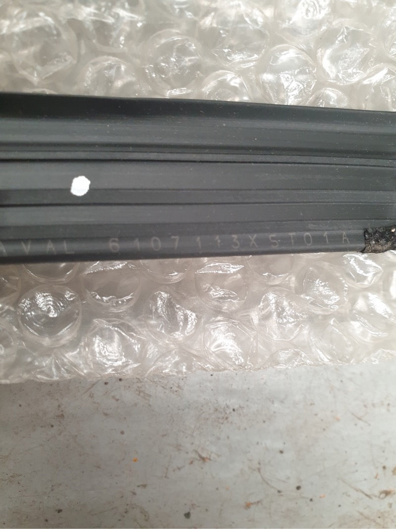 Original New Haval Jolion Pro 2025 Left Front Door Glass Outer Weather Strip Seal Chrome Moulding