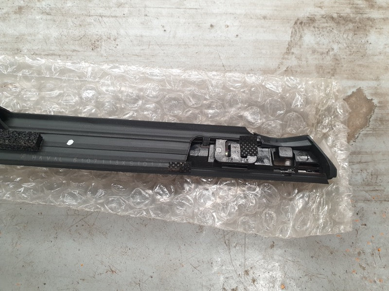 Original New Haval Jolion Pro 2025 Left Front Door Glass Outer Weather Strip Seal Chrome Moulding